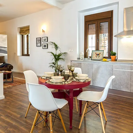 Selecta Venerables Apartment *