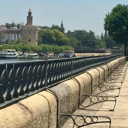 Betis A La Orilla Del Guadalquivir&vistas A La Giralda Apartamento *