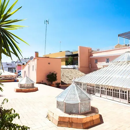 Pajaritos Palace By Valcambre * Sevilha
