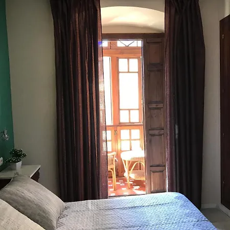 Puerta Carmona Guest house 2*