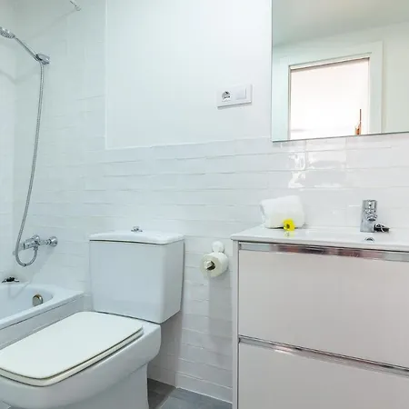 Apartamento Luminoso Y Acogedor En Sevilla. A/c. *