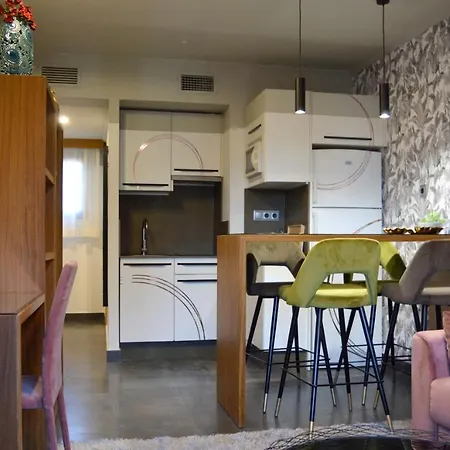 On Designed For Adults Apartamento *