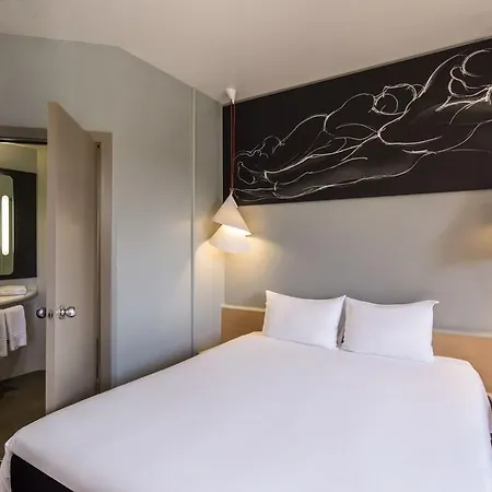 Hotel Ibis *