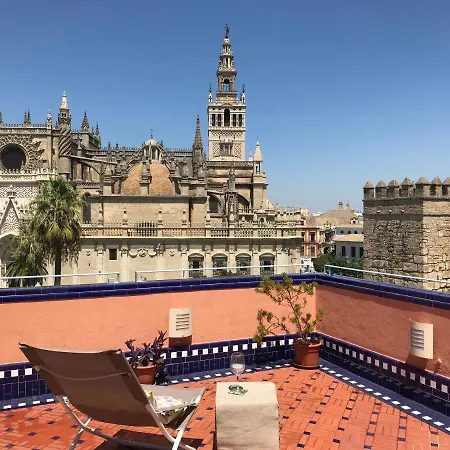 Magno Santo Tomas Sevilla