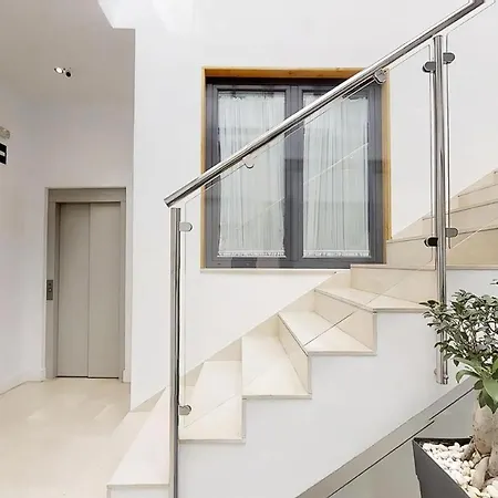 Luxury - Alcazar Apartment *