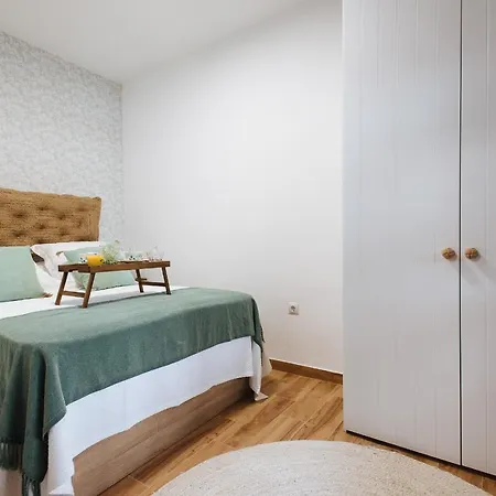 Aitana's Retreat With Charming Garden Apartment