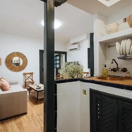 Aitana's Retreat With Charming Garden Apartment
