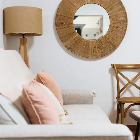 Aitana's Retreat With Charming Garden Apartment Seville