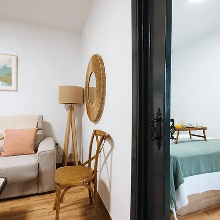 Aitana's Retreat With Charming Garden Apartment Seville