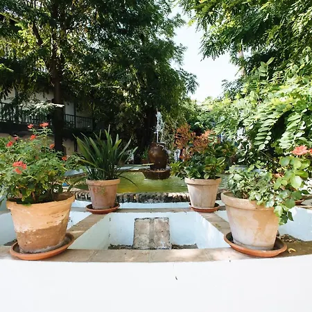 Aitana's Retreat With Charming Garden Apartment