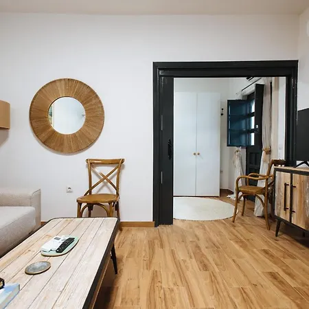 Aitana's Retreat With Charming Garden Apartment