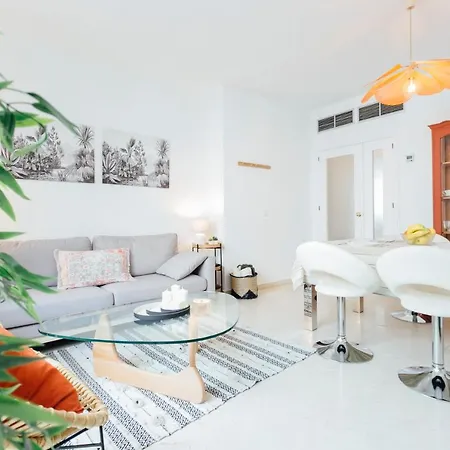 Reformed And Bright- 2bdr 1bth- Nervion Apartment