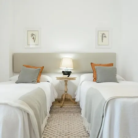 Reformed And Bright- 2bdr 1bth- Nervion Apartment