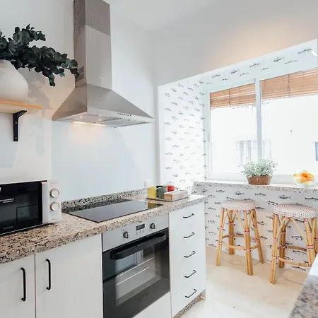 Reformed And Bright- 2bdr 1bth- Nervion Apartment *