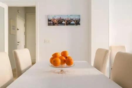 Epicenter Ii Nuevo Y Lujoso Apto Parking Gratis Perfecta Ubicacion Apartment Seville