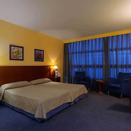 Exe Isla Cartuja Hotel 4*