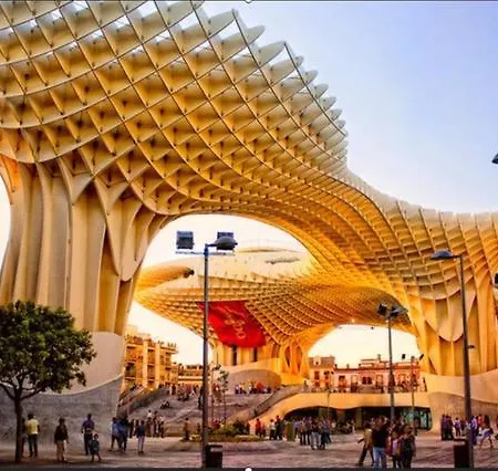 En Metropol Parasol Apartment