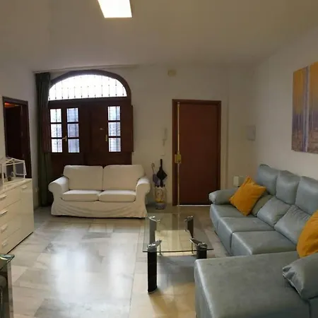 Apartment 1 Minute From Cathedral. Feel The Heart Of *