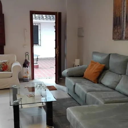 Apartment 1 Minute From Cathedral. Feel The Heart Of
