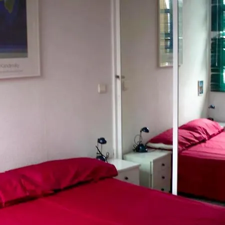 Comfortable In With Stunning Balcony! Apartment