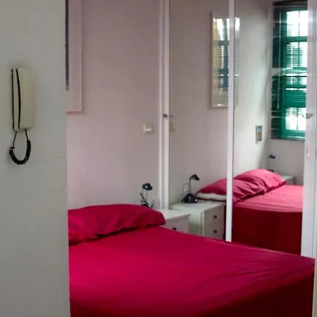 Comfortable In With Stunning Balcony! Seville