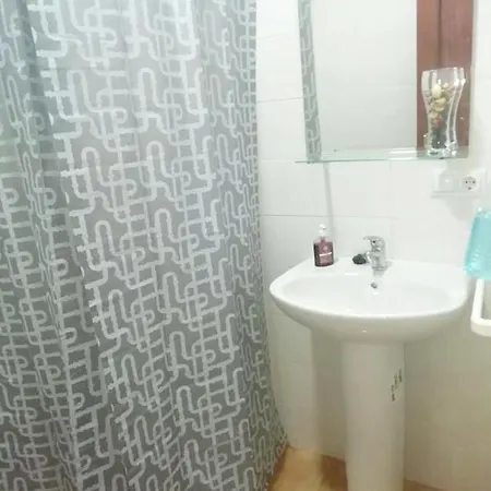 One Bedroom House With Garden And Wifi At *