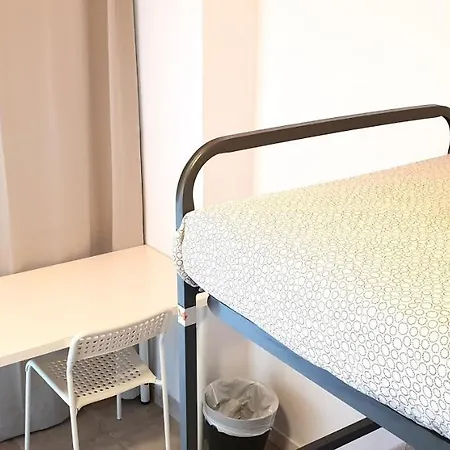 Arc House Only Adults Auberge de jeunesse