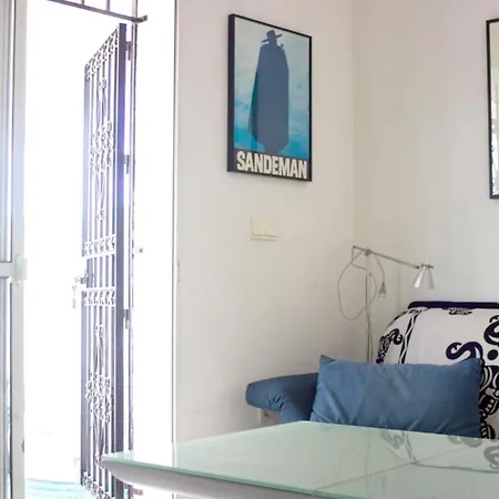 Apartment Comfortable In With Stunning Balcony! *