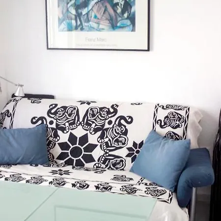 Comfortable In With Stunning Balcony! Apartment