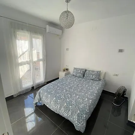 Casa Reformada Con Terraza/wifi/aire Acondicionado *