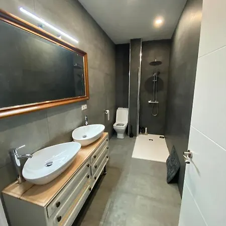 Casa Reformada Con Terraza/wifi/aire Acondicionado