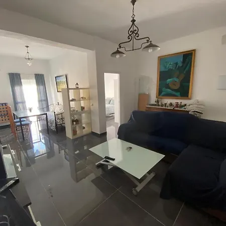 Holiday home Casa Reformada Con Terraza/wifi/aire Acondicionado Seville