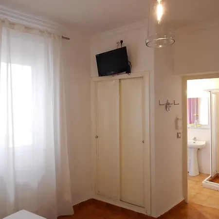 Guest house Arias 2*