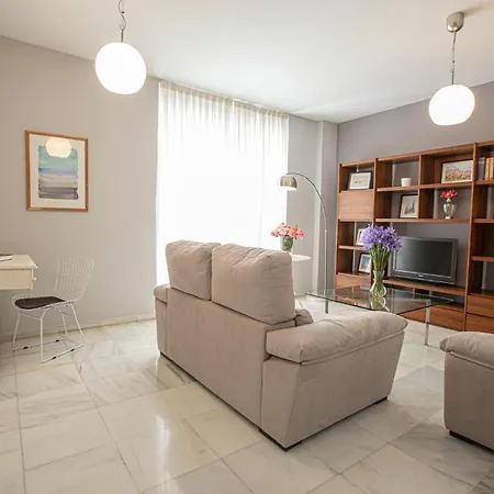 Piso Triana, Apartment *