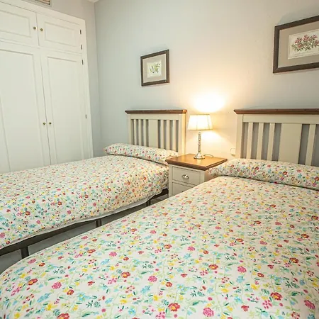 Piso Triana, Apartment *