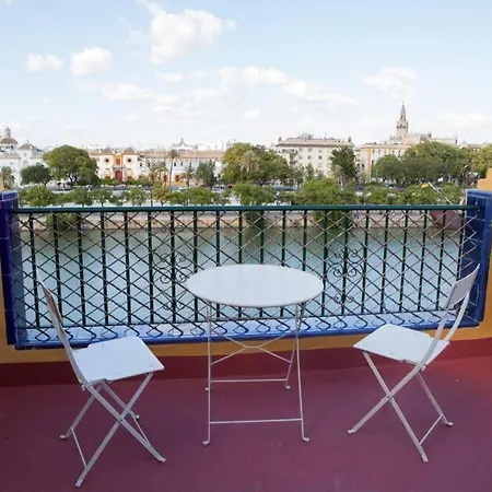 Triana En Plena Calle Betis Maravilloso Apart. *
