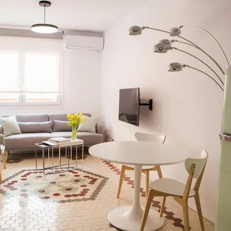 Triana En Plena Calle Betis Maravilloso Apart. *