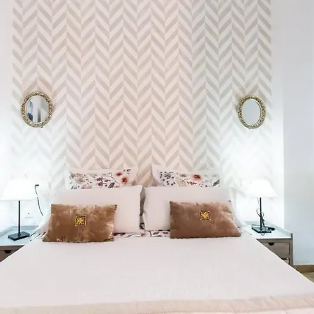 Cheap & Chic In The Center Of *