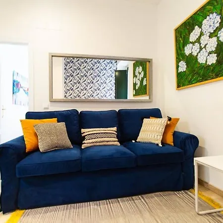 Cheap & Chic In The Center Of Apartment