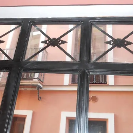 Cheap & Chic In The Center Of Sevilla *