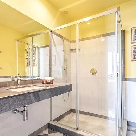 Genteel San Laureano Apartment *