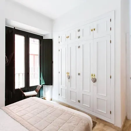 Cheap & Chic In The Center Of Apartment