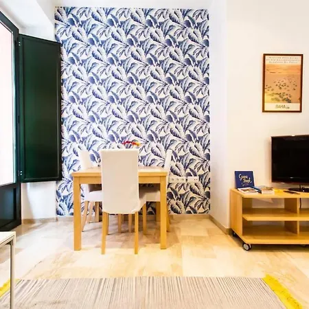 Cheap & Chic In The Center Of Apartment