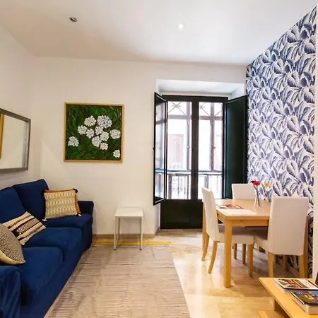 Cheap & Chic In The Center Of *