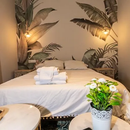 Triana Pelay Apartment *