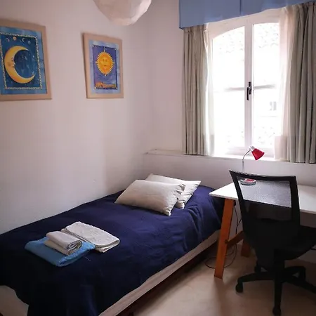 Bright Modern Residencial - Single With Shared Bathroom Near Airport Севилья