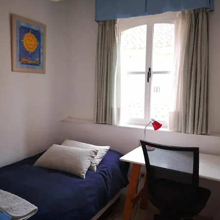 Bright Modern Residencial - Single With Shared Bathroom Near Airport *