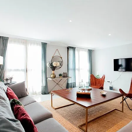 Minty - 3bd Cathedral Apartment *