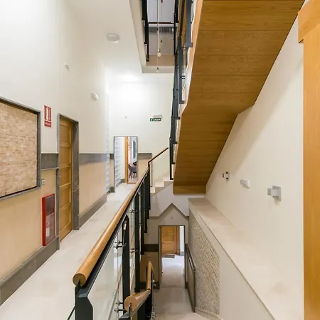 2e Stylish Bright Downtown Azofaifo *