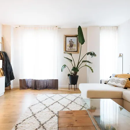 Apartment Pz Triana Amplio, Moderno Y Luminoso 2d 2b